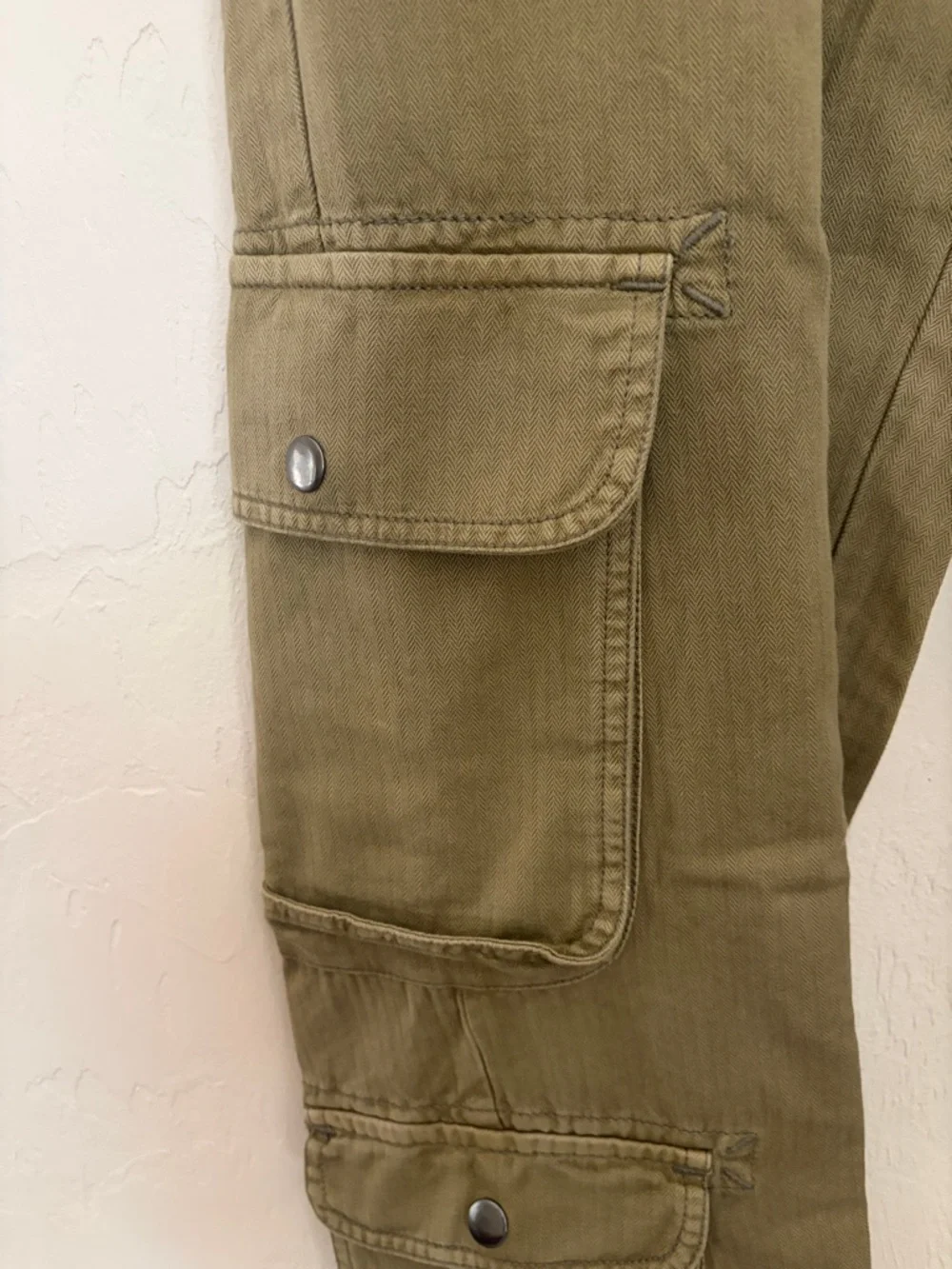 Free People/We The Free Olive Tahiti Pull On Cargo Pant. Worn Once! Like New! - Picture 9 of 10